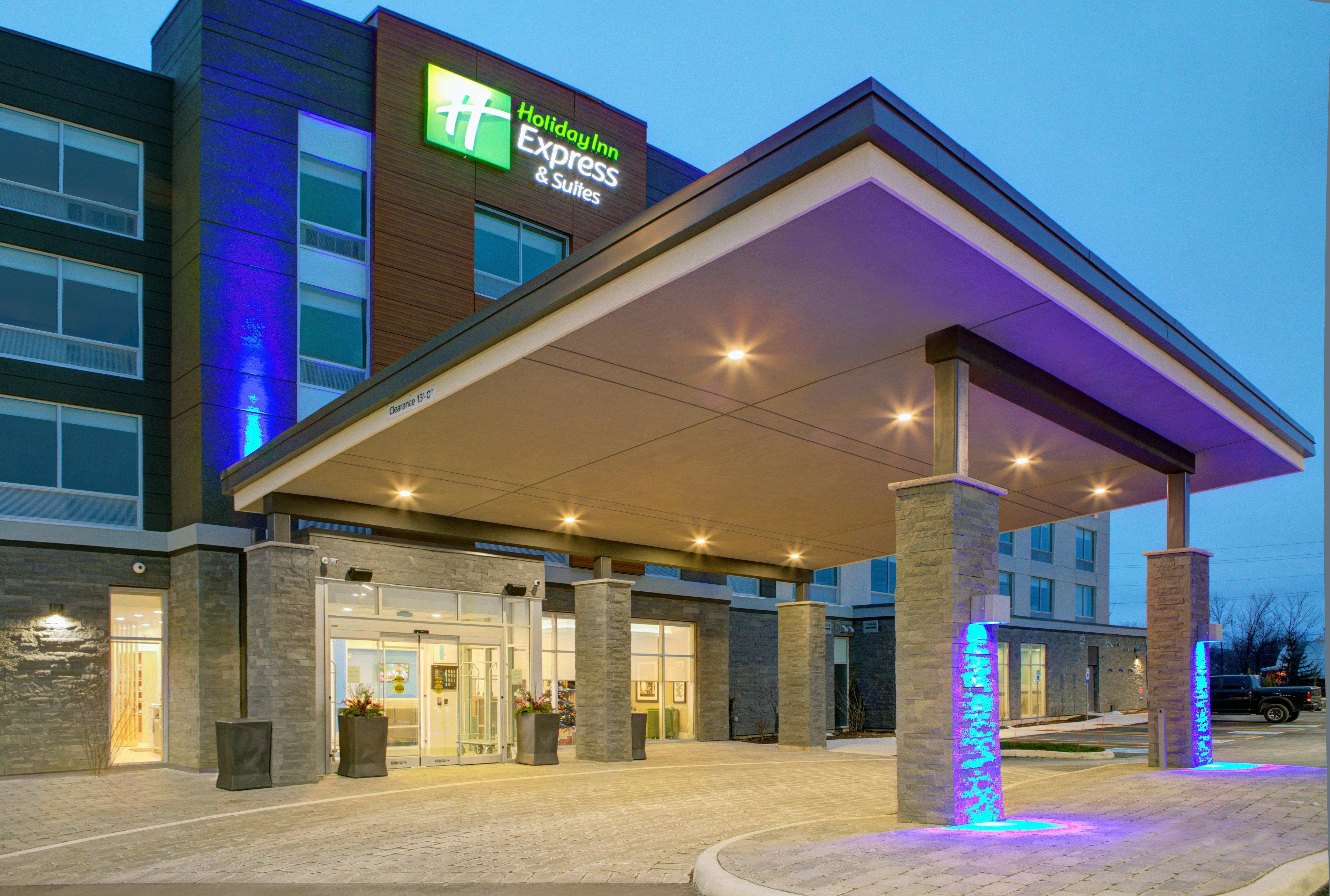 Holiday Inn Express & Suites - Collingwood Bagian luar foto